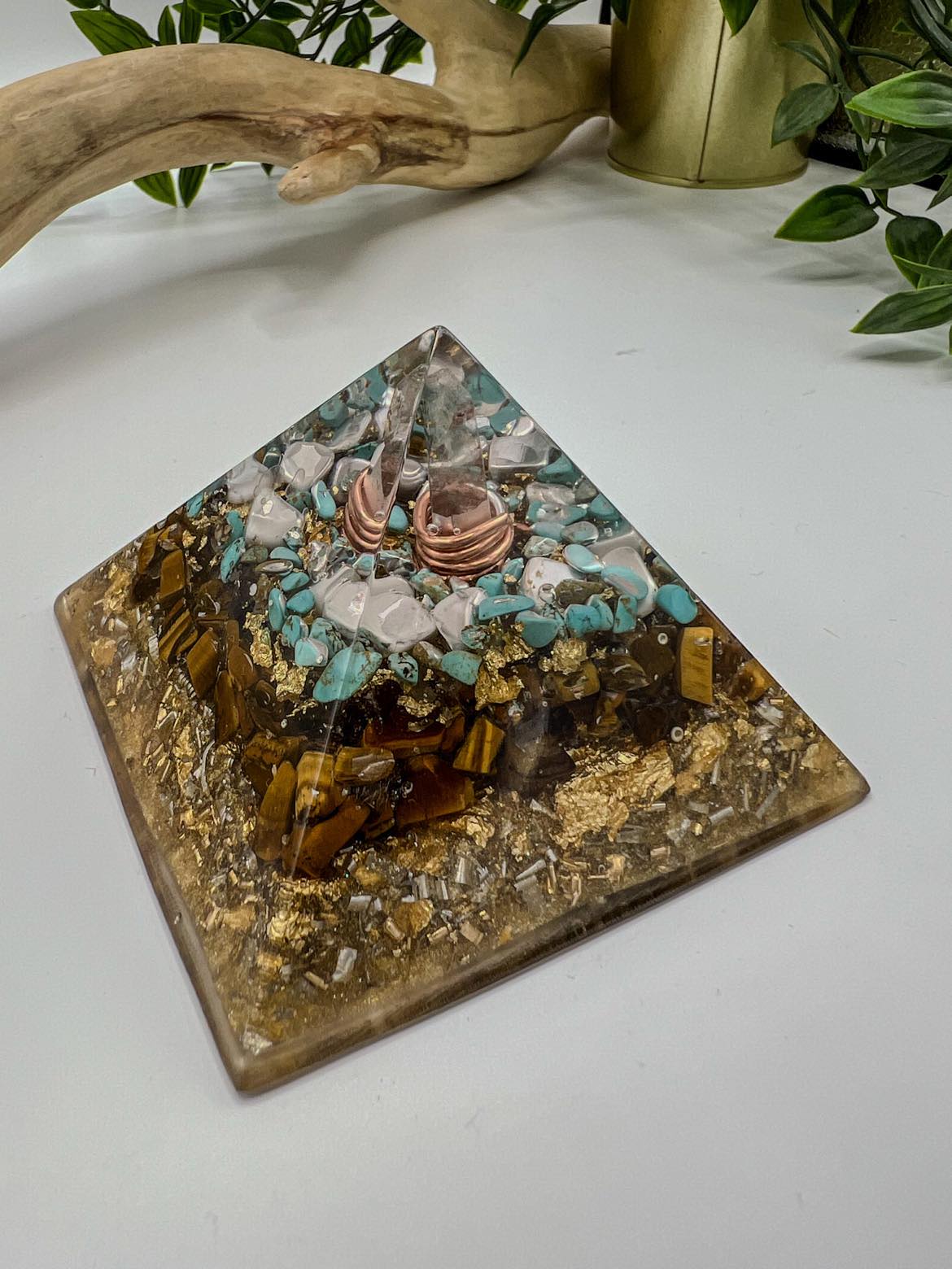 Orgonite Cornaline Oeil de Tigre Pyrite Cristal de roche Quartz rose Améthyste Shungite Galet Fleur de vie Lorgone protection bordeaux