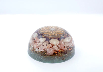 Orgonite Dôme : Lotus de vie, Aiguë-marine, Pierre du Soleil.