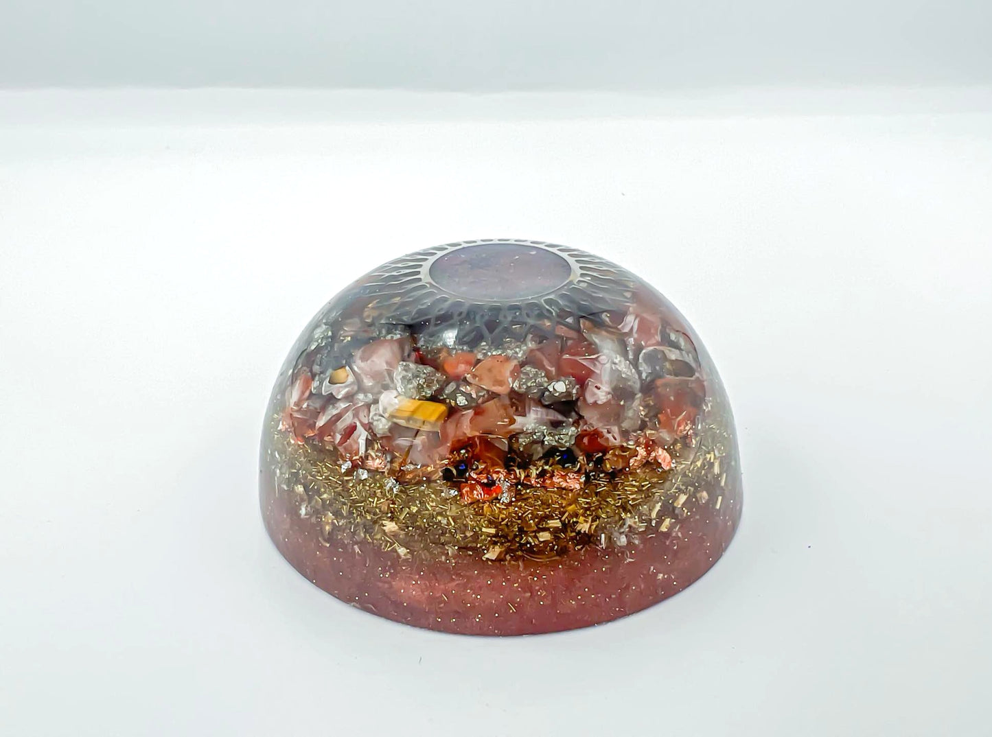 Orgonite Dôme : Expansion Céleste, Cornaline, Pyrite et Œil de tigre.