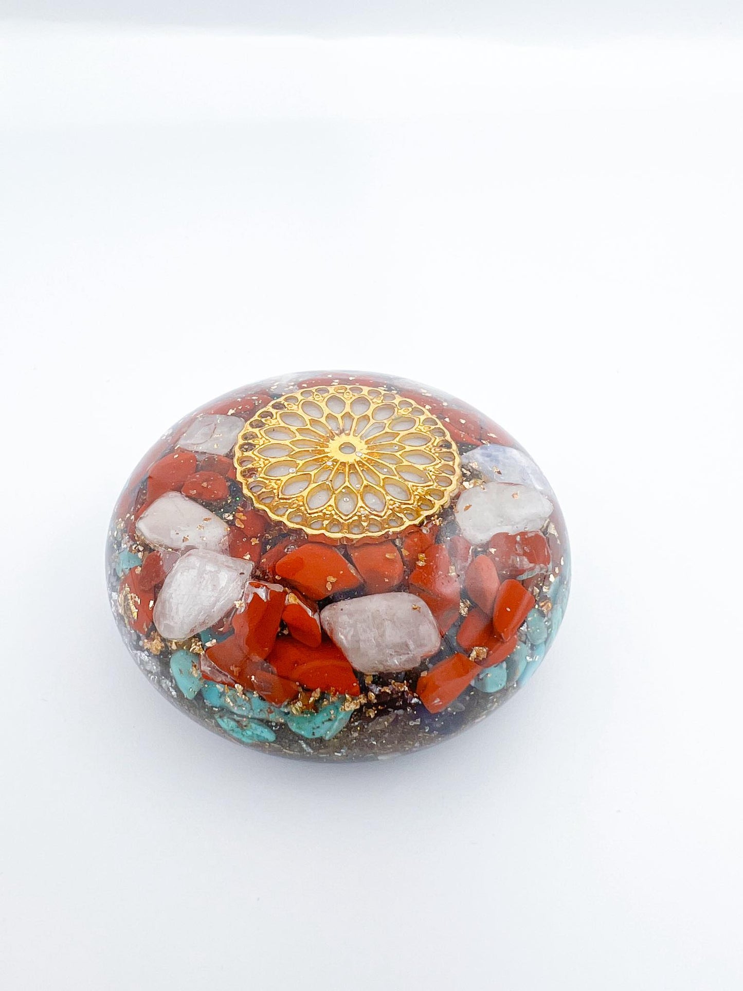 Orgonite Galet - Jaspe rouge, Pierre de Lune et Turquoise.