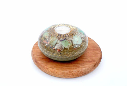 Orgonite Galet - Chrysoprase et Cristal de roche.