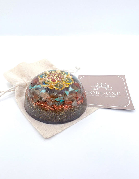 Orgonite Dôme : Graine de vie sur Lotus, Turquoise, Pierre du Soleil et Labradorite.