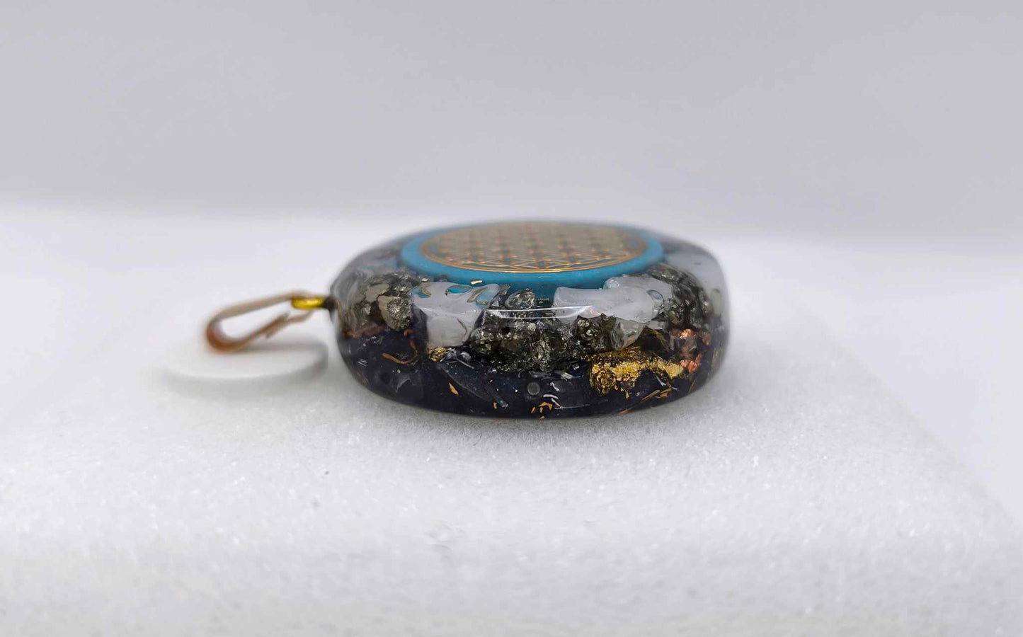 ORGONITE PENDENTIF - PIERRE DE LUNE ET PYRITE.