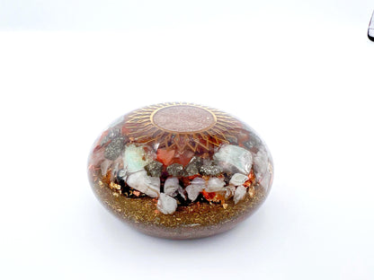 Orgonite Galet - Cornaline, Pierre de Lune, Chrysoprase, Pyrite.