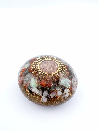 Orgonite Galet - Cornaline, Pierre de Lune, Chrysoprase, Pyrite.