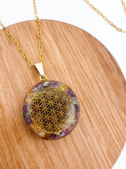 Pendentif Orgonite Pyrite, Citrine et Amethyste.