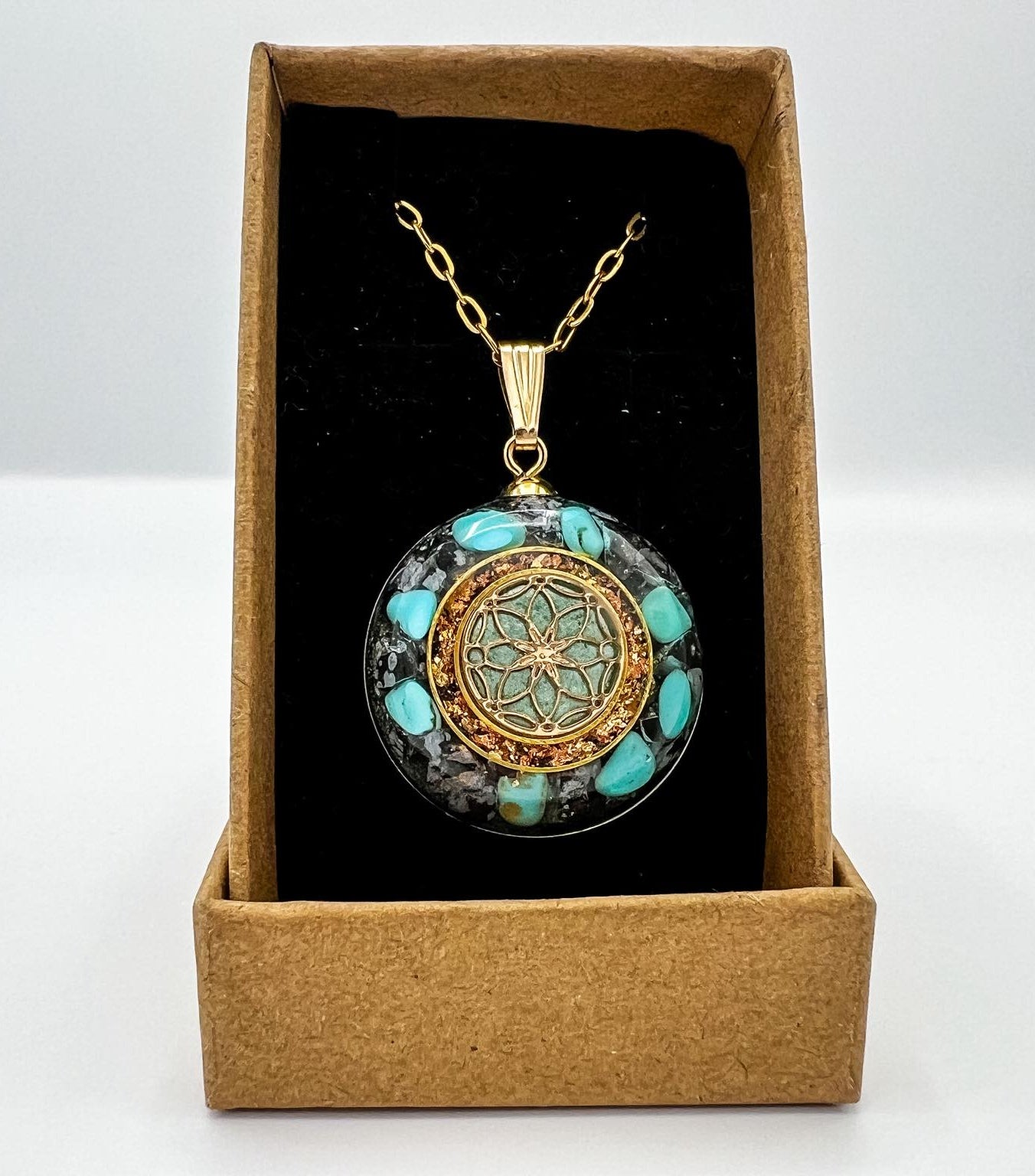 Pendentif Orgonite Turquoise et Obsidienne tachetée .