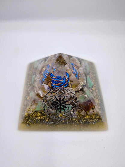 Orgonite Pyramide - Fleur de Vie, Chrysoprase, Citrine et Cornaline.