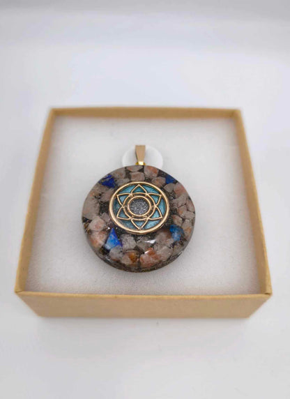 Orgonite Pendentif Protection : Pierre du Soleil, Lapis Lazuli.