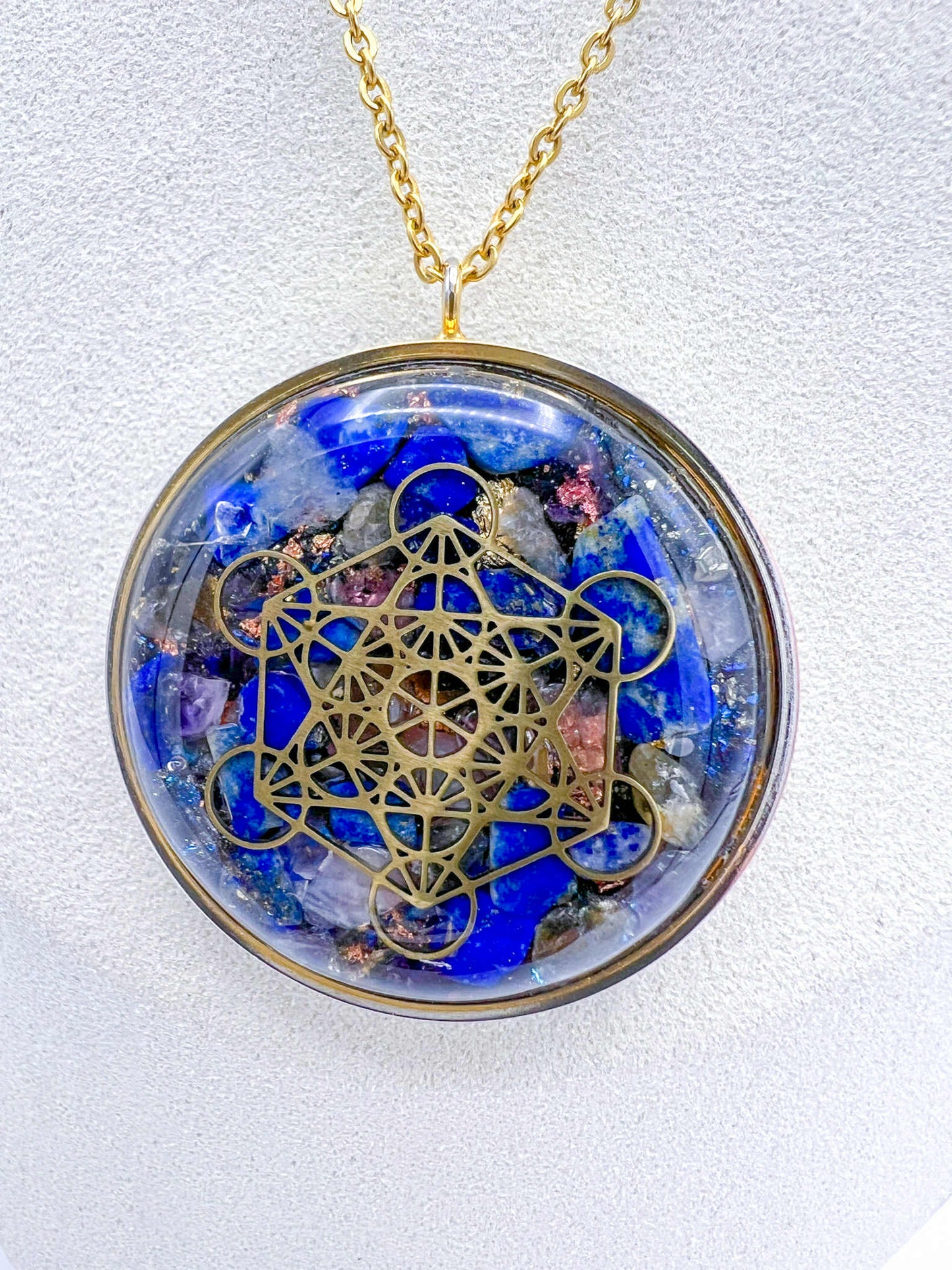 Pendentif Orgonite Métatron – Lapis-Lazuli, Pyrite, Cristal de Roche