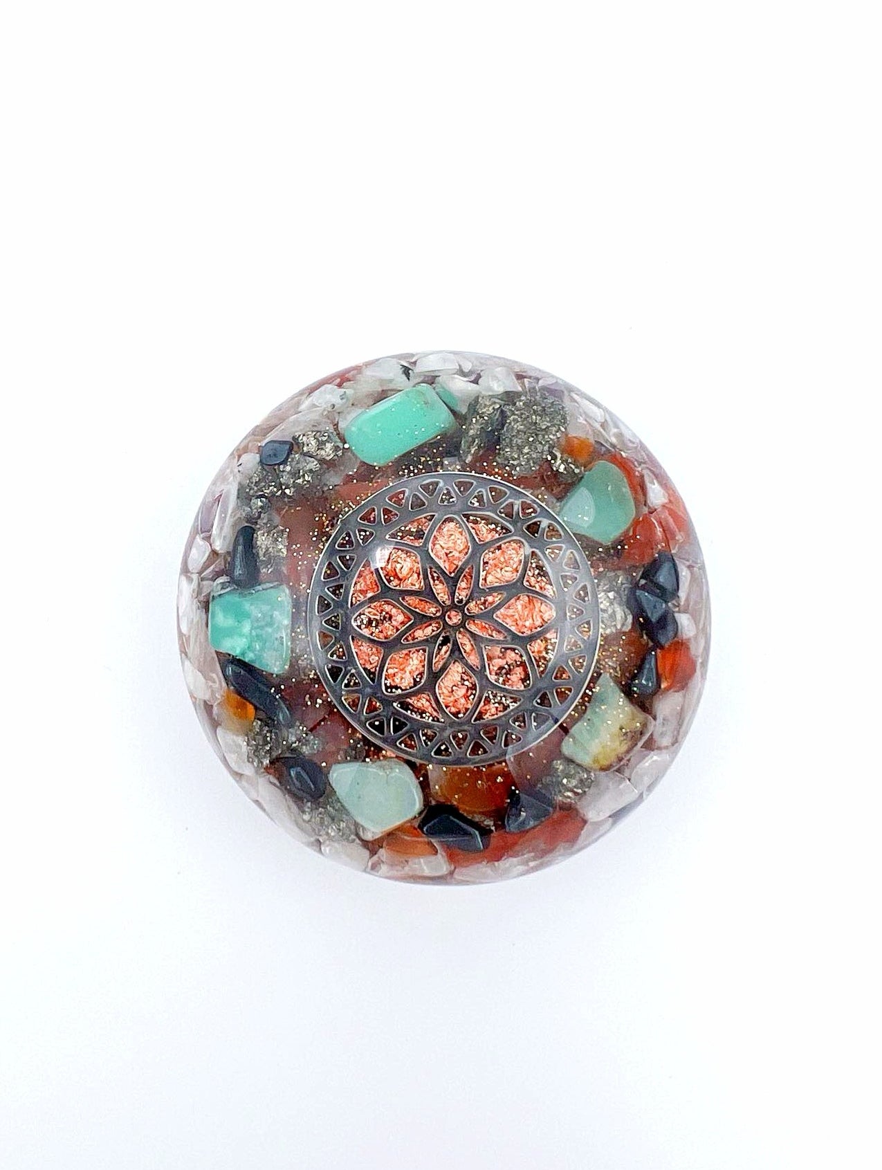 Orgonite Galet - Graine de Vie, Cornaline, Pierre de Lune, Chrysoprase, Pyrite.