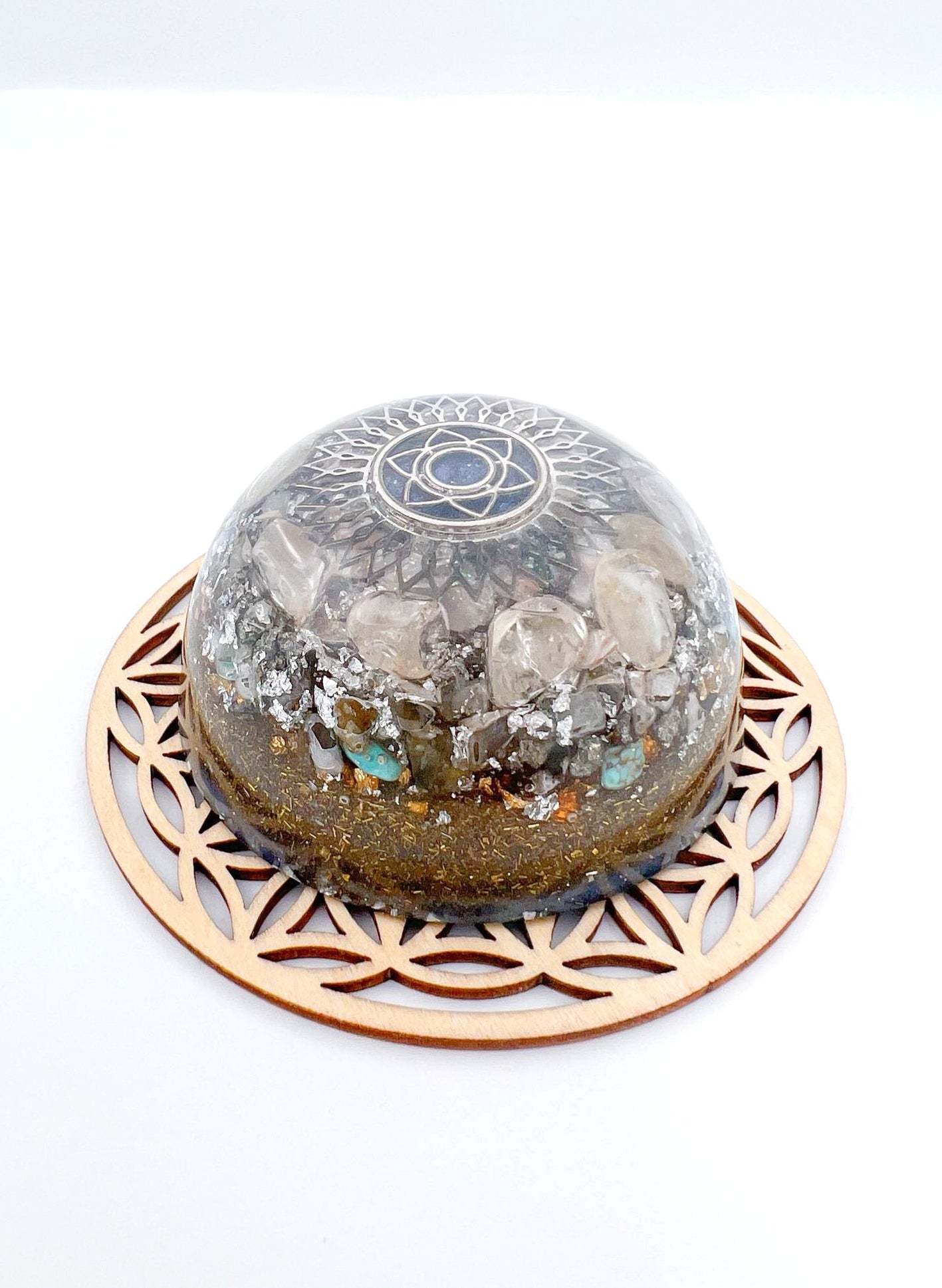 Orgonite Dôme : Expansion Solaire, Citrine, Turquoise et Labradorite.