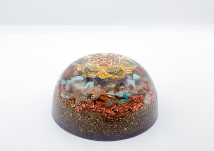 Orgonite Dôme : Graine de vie sur Lotus, Turquoise, Pierre du Soleil et Labradorite.