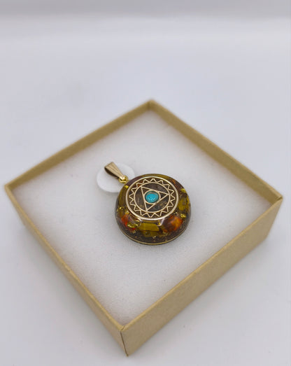 Pendentif Orgonite œil de tigre, Cornaline et Turquoise .