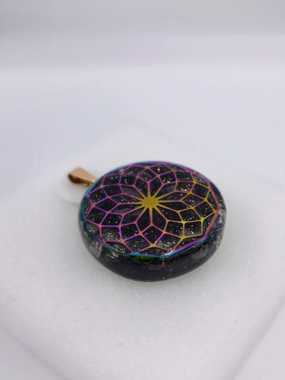 Orgonite Pendentif Protection : Lotus de vie, Cristal de roche.