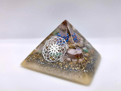 Orgonite Pyramide - Fleur de Vie, Chrysoprase, Citrine et Cornaline.