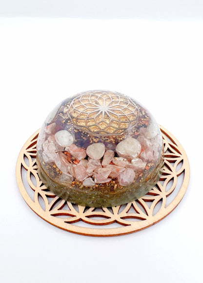 Orgonite Dôme : Lotus de vie, Aiguë-marine, Pierre du Soleil.