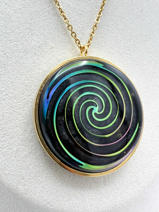 Pendentif Orgonite Vortex – Cristal de Roche