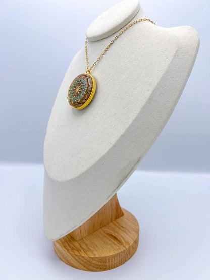 Pendentif Orgonite - Lotus de vie, Pierre du soleil, tourmaline multicolore.