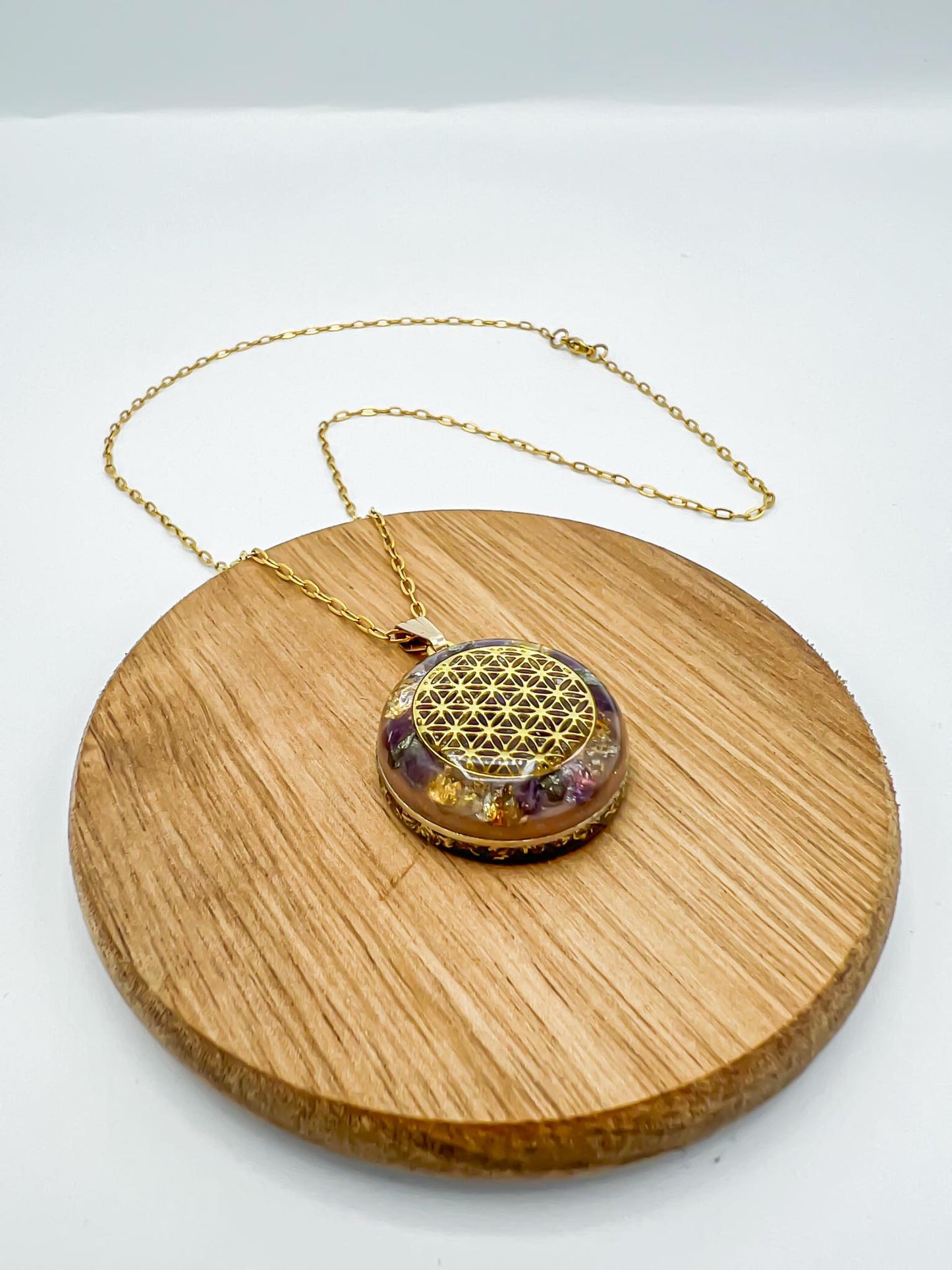 Pendentif Orgonite Pyrite, Citrine et Amethyste.