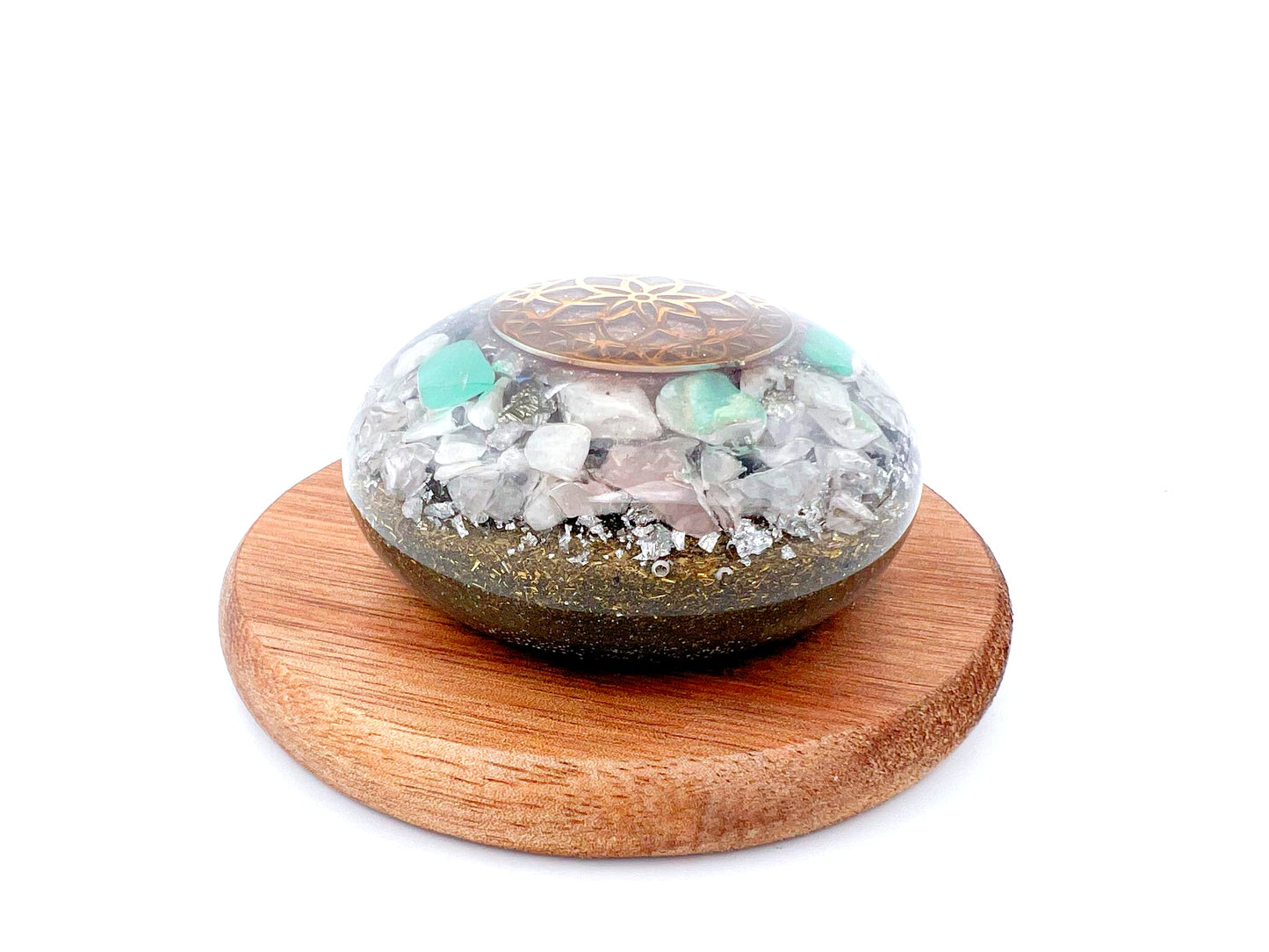 Orgonite Galet - Fleur de vie, Chrysoprase, Pierre de Lune et Pyrite.