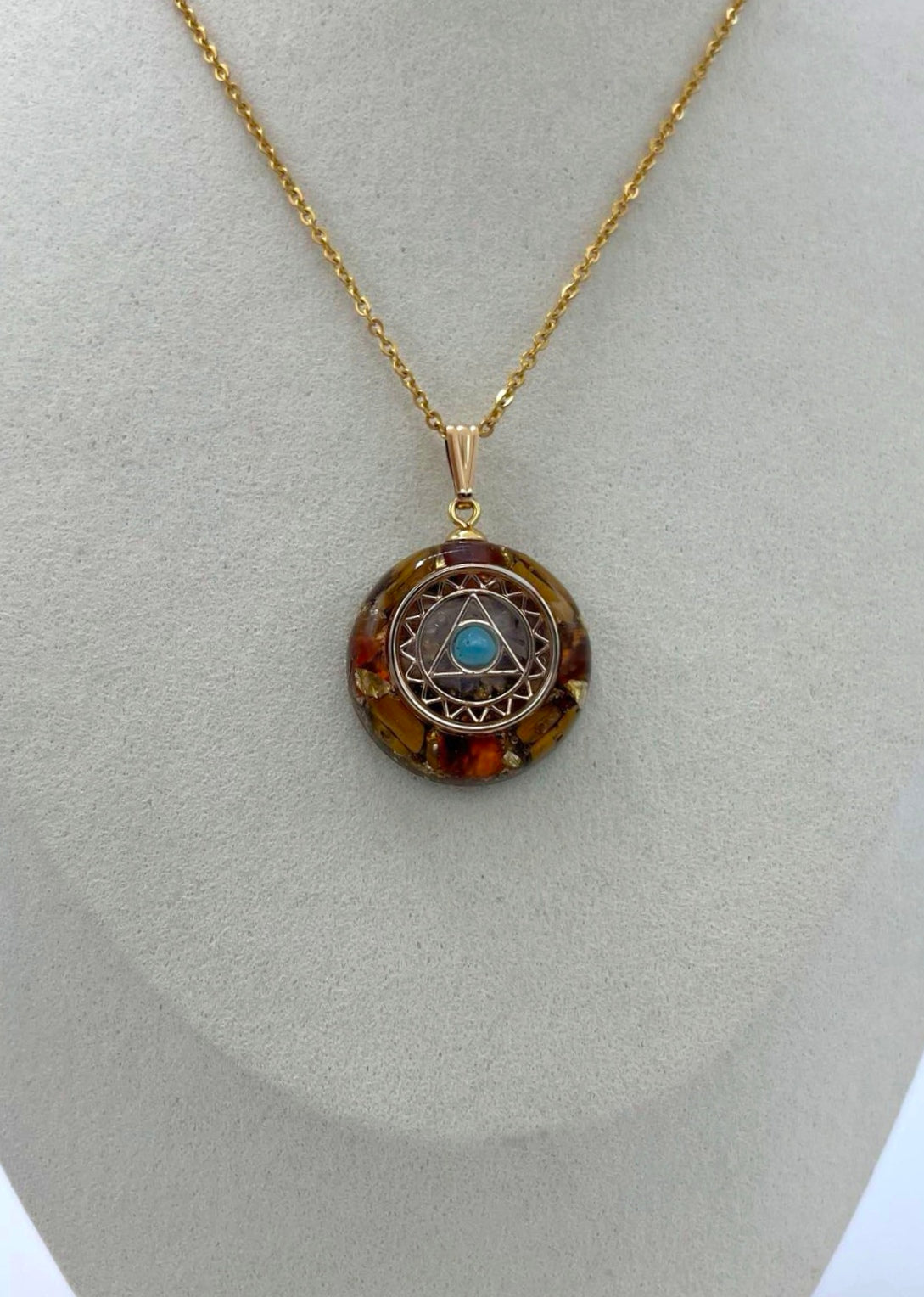 Pendentif Orgonite œil de tigre, Cornaline et Turquoise .