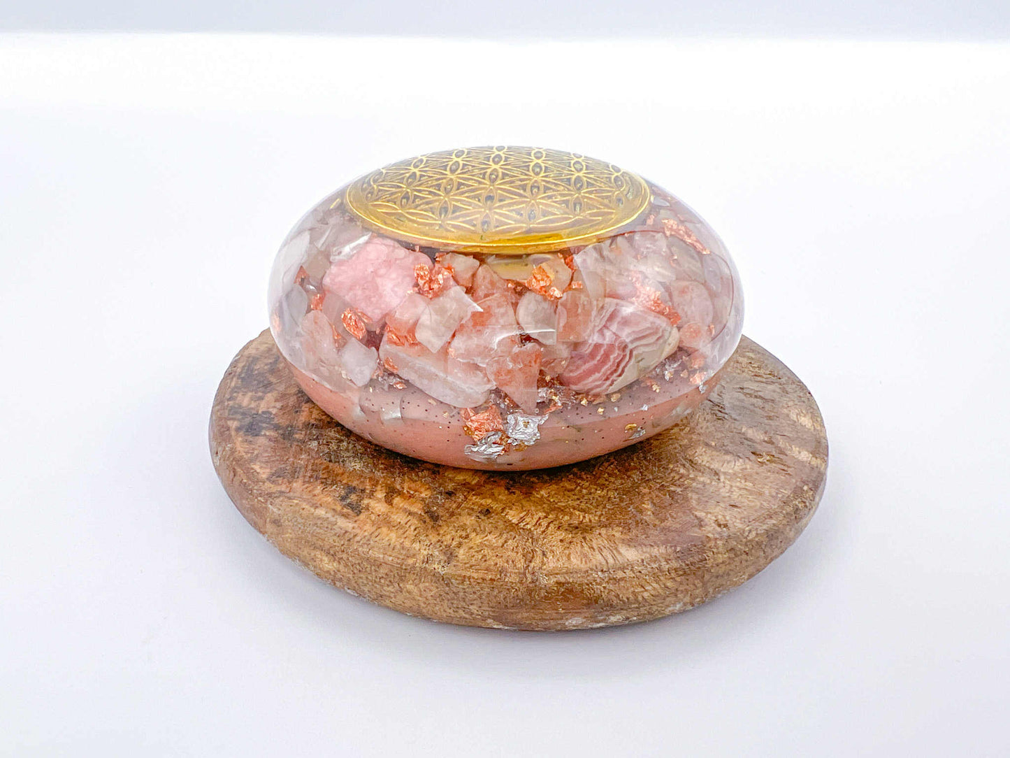 Galet Orgonite – Rhodonite, Pierre du Soleil, Cristal de Roche